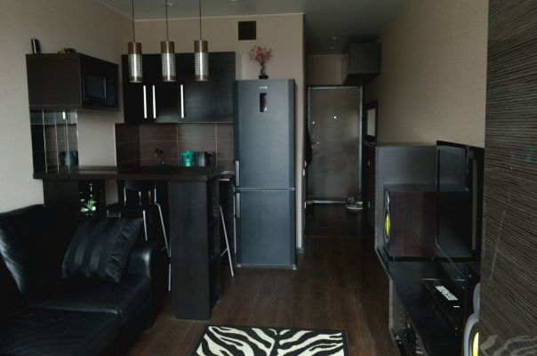 Филёвский парк, Малая Филёвская, 2 к1<br> Аренда 26.000 рублей<br>8-929-112-72-94<br> Маленькая квартира-студия 20 М2. Темные мебель и техника придают уют. Квартира подойдёт для проживания 1-2 гражданам. Небольшой кухонный гарнитур с варочной панелью, духовым шкафом, холодильником и барной стойкой.<br> Отопление без перебоев, очень тепло. Соседи по этажу дружные. Метро в 5 минутах ходьбы, рядом много всевозможных магазинов. Для прогулок и спорта есть парк. - фото Фото: Филёвский парк, Малая Филёвская, 2 к1<br> Аренда 26.000 рублей<br>8-929-112-72-94<br> Маленькая квартира-студия 20 М2. Темные мебель и техника придают уют. Квартира подойдёт для проживания 1-2 гражданам. Небольшой кухонный гарнитур с варочной панелью, духовым шкафом, холодильником и барной стойкой.<br> Отопление без перебоев, очень тепло. Соседи по этажу дружные. Метро в 5 минутах ходьбы, рядом много всевозможных магазинов. Для прогулок и спорта есть парк.