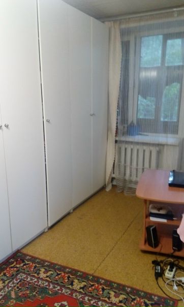 Фото: Доброго утра Всем ! Сдам 1-комнатную квартиру семейной паре (предпочтительно москвичам ) на длительный срок не менее 1 года . Квартира расположена на 2-м этаже 5-этажного кирпичного дома в 200-х метрах от входа в м. Тушинская . Мебель для проживания есть . Дети , цветы и животные приветствуются . Арендная плата - 25000 руб. в месяц по факту проживания + платежи . Залог - 20 000 руб. Подробнее по тел. 8-920-697-5505 .<br>С уважением , Евгений .