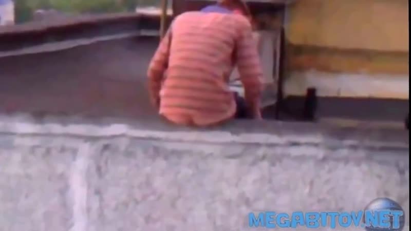 БОМЖИ СРУТ С КРЫШИ