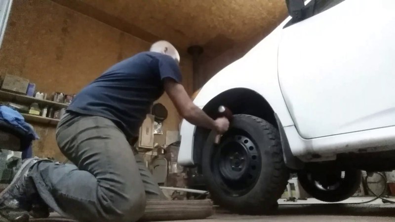 Décoller roue de voiture