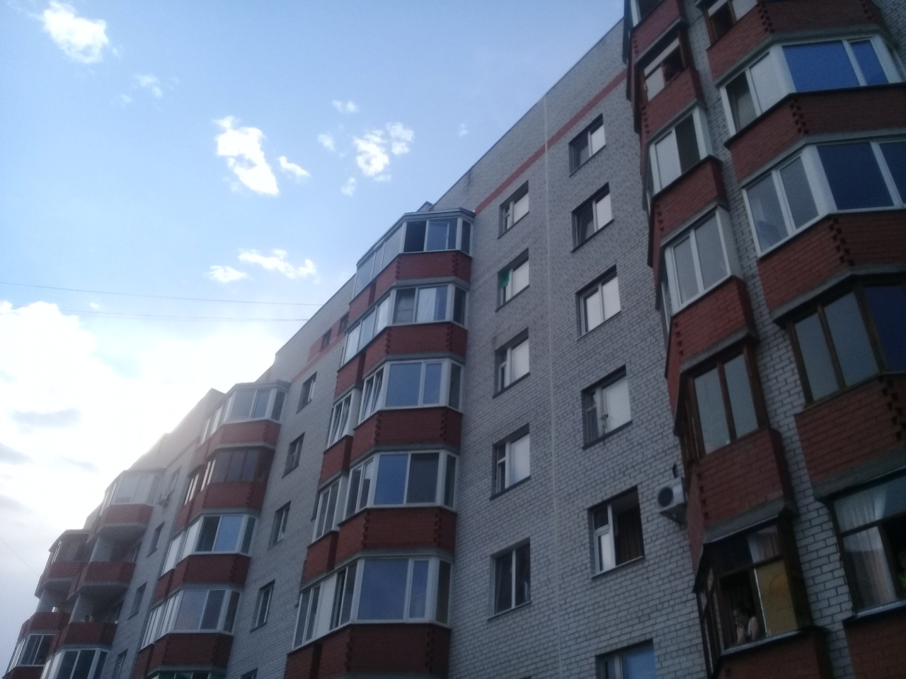 В Тюмени на Широтной 5-летний мальчик погиб, выпав из окна седьмого этажа В Тюмени на Широтной 5-летний мальчик погиб, выпав из окна седьмого этажа