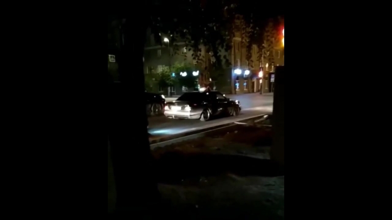 Ночные развлечения на крыше авто
