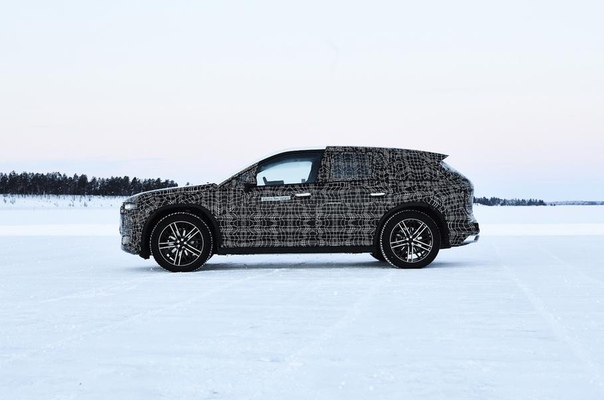 MW начала зимние испытания электрического кроссовера iNEXT. Компания BMW рассказала, как проходят зимние испытания ходового прототипа электрического кроссовера iNEXT на полигоне в шведском