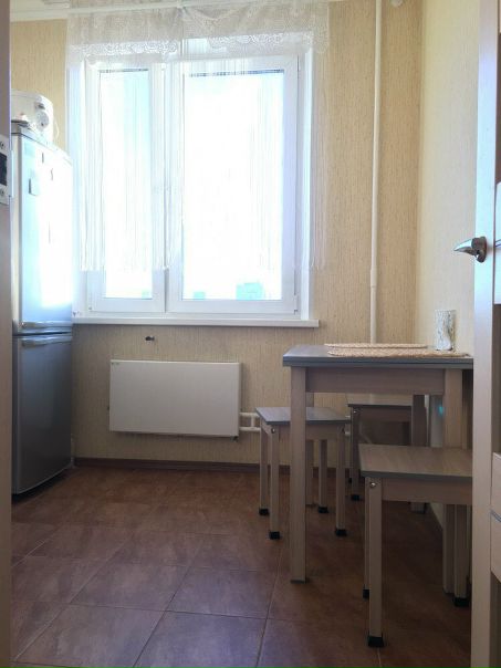 Срочно ищем достойного соседа в комнату в 2-ух комнатной квартире — 18 500 p. в месяц, к/у оплачиваются отдельно + залог 18500 ( возвращается при выезде) <br>Ищем соседа во вторую комнату (рассматриваем только одного порядочного и чистоплотного! парня). В другой комнате проживает молодая пара (спокойные и приятные ребята )<br>метро Кузьминки ( до метро 5 мин на маршрутке,8 мин на автобусе или 20 минут пешком ) <br>Уютная квартира с хорошим ремонтом,солнечная сторона Рядом магазины 24/7,большой парк,фитнес-клубы,мега Белая дача. <br>В квартире есть все,что нужно для комфортной жизни, кроме духовки) <br>В соседях хотелось бы видеть адекватного молодого человека 22-30 лет,без вредных привычек,чистоплотного и аккуратного(т.к. уборку почти всегда делаю я - от вас нужно чистоту поддерживать),уважающего личное пространство,со стабильной работой и платежеспособного. Хозяева квартиры очень приятные люди,но задержек оплаты терпеть не будут. Ищем только на длительный срок! <br>Заехать можно в ближ дни,как вам удобно. <br>По всем вопросам писать в личные сообщения, желательно сразу с небольшим рассказом о себе<br><br> Руцкая - фото Фото: Срочно ищем достойного соседа в комнату в 2-ух комнатной квартире — 18 500 p. в месяц, к/у оплачиваются отдельно + залог 18500 ( возвращается при выезде) <br>Ищем соседа во вторую комнату (рассматриваем только одного порядочного и чистоплотного! парня). В другой комнате проживает молодая пара (спокойные и приятные ребята )<br>метро Кузьминки ( до метро 5 мин на маршрутке,8 мин на автобусе или 20 минут пешком ) <br>Уютная квартира с хорошим ремонтом,солнечная сторона Рядом магазины 24/7,большой парк,фитнес-клубы,мега Белая дача. <br>В квартире есть все,что нужно для комфортной жизни, кроме духовки) <br>В соседях хотелось бы видеть адекватного молодого человека 22-30 лет,без вредных привычек,чистоплотного и аккуратного(т.к. уборку почти всегда делаю я - от вас нужно чистоту поддерживать),уважающего личное пространство,со стабильной работой и платежеспособного. Хозяева квартиры очень приятные люди,но задержек оплаты терпеть не будут. Ищем только на длительный срок! <br>Заехать можно в ближ дни,как вам удобно. <br>По всем вопросам писать в личные сообщения, желательно сразу с небольшим рассказом о себе<br><br> Руцкая