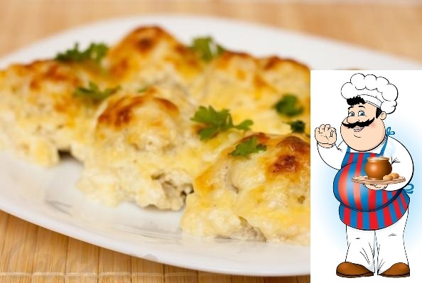 Куриные шарики в сырно-сливочном соусе Ингредиенты: -450-500 г куриной грудки -2 небольших луковицы -100 г сыра -200 мл сливок -3 зубчика чеснока -соль перец Приготовление: Курицу немного