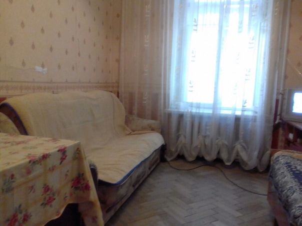 Фото: Сдаётся комната в г. Санкт-Петербург, 5 мин ходьбы от м.Василеостровская и перехода на станцию м. Спортивная. На длительный срок.<br>Комната 16 кв м, 2 этаж, диван, кровать,телевизор, холодильник, стиральная машинка, посуда.Собственник.<br>Подробности по телефону 8-909-396-69-29.