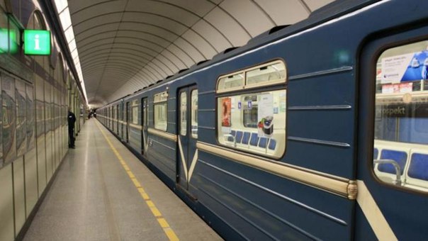 Петербургский метрополитен в ночь на 2 мая будет работать всю ночь<br><br>При этом кассы закроются после полуночи.<br><br>В Петербурге метро будет работать в праздничную ночь 1 мая. Такое решение принято, чтобы дать люди могли беспрепятственно участвовать в праздничных гуляниях. Об этом 78.ru рассказали в пресс-службе метрополитена.<br><br>Но кассы и автоматы пополнения проездных ночью работать не будет. Поэтому надо заблаговременно положить деньги на «Подорожник». Еще одна возможность оплатить проезд — воспользоваться автоматами по продаже жетонов. Они тоже будут работать всю ночь.<br><br>Ранее сообщалось, что в петербургском метро запустят ночной поезд-челнок. А с конца апреля начнут курсировать ночные автобусы, дублирующие маршруты веток городской подземки. - фото Фото: Петербургский метрополитен в ночь на 2 мая будет работать всю ночь<br><br>При этом кассы закроются после полуночи.<br><br>В Петербурге метро будет работать в праздничную ночь 1 мая. Такое решение принято, чтобы дать люди могли беспрепятственно участвовать в праздничных гуляниях. Об этом 78.ru рассказали в пресс-службе метрополитена.<br><br>Но кассы и автоматы пополнения проездных ночью работать не будет. Поэтому надо заблаговременно положить деньги на «Подорожник». Еще одна возможность оплатить проезд — воспользоваться автоматами по продаже жетонов. Они тоже будут работать всю ночь.<br><br>Ранее сообщалось, что в петербургском метро запустят ночной поезд-челнок. А с конца апреля начнут курсировать ночные автобусы, дублирующие маршруты веток городской подземки.