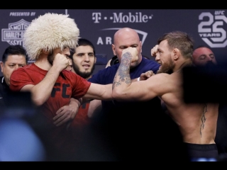 Дуэль взглядов участников турнира UFC 229