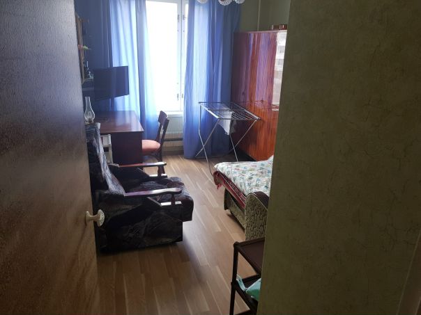 Сдается комната в 2х комнатной квартире на 8 этаже. До метро Селигерская 5минут на машине. 10 на автобусе.<br>Светлая чистая квартира со всей необходимой мебелью и бытовой техникой. Wifi. Одну девушку или женщину. 14 т.р. + депозит разбиваем на 2 месяца. Без комиссии и риелторов. Во второй комнате живет славянская пара с ребенком. - фото Фото: Сдается комната в 2х комнатной квартире на 8 этаже. До метро Селигерская 5минут на машине. 10 на автобусе.<br>Светлая чистая квартира со всей необходимой мебелью и бытовой техникой. Wifi. Одну девушку или женщину. 14 т.р. + депозит разбиваем на 2 месяца. Без комиссии и риелторов. Во второй комнате живет славянская пара с ребенком.