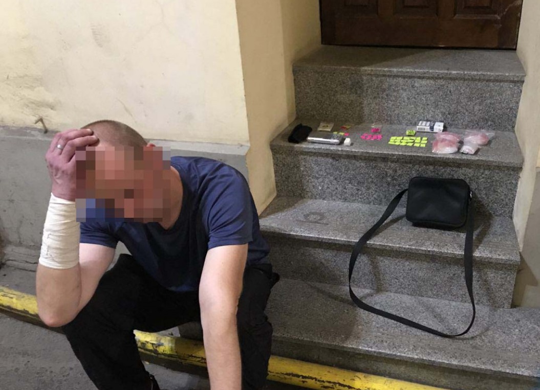 В Черкесске с поличным задержали наркодилера