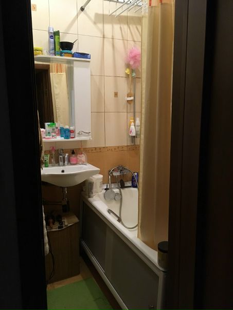 Сдаётся комната в 3-ной квартире строго 1 девушке. Просмотр 18 октября в 21:00-22:00. Заезд сразу 19-20 октября, не позже. Рязанский проспект 15к1. Комната большая и проходная , но проходная только для одной девочки , которая живет в дальней комнате. Рядом с домом фитнес Зебра(5 минут пешком), тц Город(10 минут пешком).<br>Мцк Нижегородская(10 минут пешком), таганская( 15 минут автобус (остановка около дома , автобусы постоянно ходят)) , в другую сторону метро рязанский проспект (также добираться на автобусе 10-15 минут) .<br>Напротив дома станция жд Карачарово.<br>15 000+счётчики и интернет . При заезде 10 000(ибо до 7 ноября все оплачено) + 15 000(депозит). <br>Я съезжаю и на своё место ищу девочку. <br>89259444647. Карина - фото Фото: Сдаётся комната в 3-ной квартире строго 1 девушке. Просмотр 18 октября в 21:00-22:00. Заезд сразу 19-20 октября, не позже. Рязанский проспект 15к1. Комната большая и проходная , но проходная только для одной девочки , которая живет в дальней комнате. Рядом с домом фитнес Зебра(5 минут пешком), тц Город(10 минут пешком).<br>Мцк Нижегородская(10 минут пешком), таганская( 15 минут автобус (остановка около дома , автобусы постоянно ходят)) , в другую сторону метро рязанский проспект (также добираться на автобусе 10-15 минут) .<br>Напротив дома станция жд Карачарово.<br>15 000+счётчики и интернет . При заезде 10 000(ибо до 7 ноября все оплачено) + 15 000(депозит). <br>Я съезжаю и на своё место ищу девочку. <br>89259444647. Карина