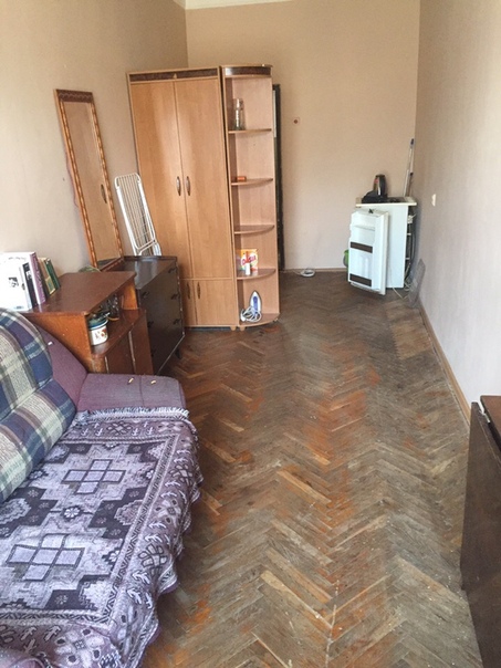 Фото: Сдаётся комната в самом центре СПБ <br>Метро Лиговский проспект 3 минуты пешком. Так же рядом находится  метро обводный канал. <br>Комната большая 15 м . Оплата 11 000 + свет ( КУ оплачивать не надо ) <br>Соседи дружные и тихие <br>Ищем порядочных людей! <br>Писать WhatsApp +79119089781