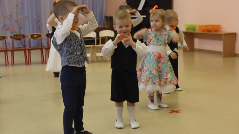 Танец Губки бантиком, бровки домиком