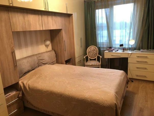 Сдается комната в 3-х комнатной квартире<br>18 500 p.<br>В уютнейшей 3-х комнатной квартире после ремонта сдается прекрасная изолированная комната для девушки. Шаговая доступность до м. Свиблово. В квартире есть абсолютно всё для комфортного проживания. У нас не курят! Хороший человек, найдись!<br>За подробностями писать в телеграм/ ватсапп +7 985 893 08 28 Алёна. - фото Фото: Сдается комната в 3-х комнатной квартире<br>18 500 p.<br>В уютнейшей 3-х комнатной квартире после ремонта сдается прекрасная изолированная комната для девушки. Шаговая доступность до м. Свиблово. В квартире есть абсолютно всё для комфортного проживания. У нас не курят! Хороший человек, найдись!<br>За подробностями писать в телеграм/ ватсапп +7 985 893 08 28 Алёна.