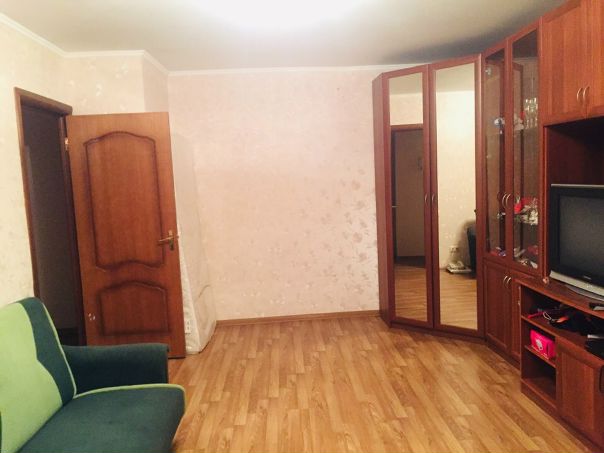 Ищу на подселение в 1к кв соседку, на длительный срок. Для тебя отдельное спальное место - раскладной диван, и все необходимое для проживания. Расположение в 3-х минутах ходьбы от станции метро Свиблово, стоимость аренды 15 тыс руб (коммунальные+интернет входят в сумму) + 10 тыс депозит. Депозит можно разбить на 2 части.<br><br> - фото Фото: Ищу на подселение в 1к кв соседку, на длительный срок. Для тебя отдельное спальное место - раскладной диван, и все необходимое для проживания. Расположение в 3-х минутах ходьбы от станции метро Свиблово, стоимость аренды 15 тыс руб (коммунальные+интернет входят в сумму) + 10 тыс депозит. Депозит можно разбить на 2 части.<br><br>
