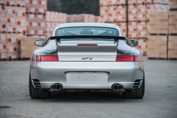 Обзор:Porsche 911 GT2 Clubsport (996) `2004 Двигатель: 3.6 B6 Twin-TurbochargerМощность: 483 л.с. при 5 700 об/минКрутящий момент: 640 Нм при 3 500 об/минТрансмиссия: Механика 6 ступ. Макс.
