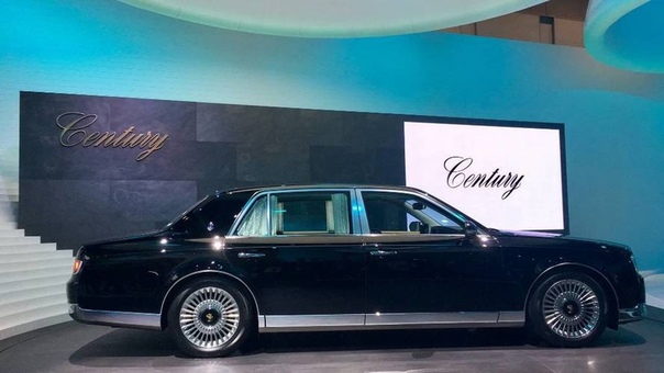 Японский Rolls-Royce или Toyota Century III За полвека модель Century изменялась всего 3 раза, и последний случился недавно на презентации в Токийском автосалоне! Как и прежде, Century не будет