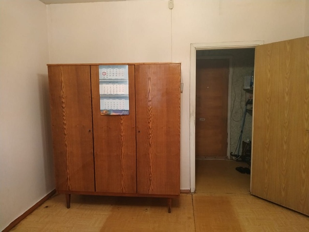 Сдается комната в 2х комнатной квартире. <br>В одной комнате проживаю я, вторая свободна. <br>От м. Царицыно 15 мин езды на автобусе <br>Рядом магазины, парк. <br>Цена: 15.000 р. + свет , делим на 2-их. <br>Без залога. <br>Есть интернет. <br> <br>Пишите - фото Фото: Сдается комната в 2х комнатной квартире. <br>В одной комнате проживаю я, вторая свободна. <br>От м. Царицыно 15 мин езды на автобусе <br>Рядом магазины, парк. <br>Цена: 15.000 р. + свет , делим на 2-их. <br>Без залога. <br>Есть интернет. <br> <br>Пишите