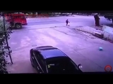 Самосвал сбил мать с ребенком/the dump truck was hit by a mother with a child