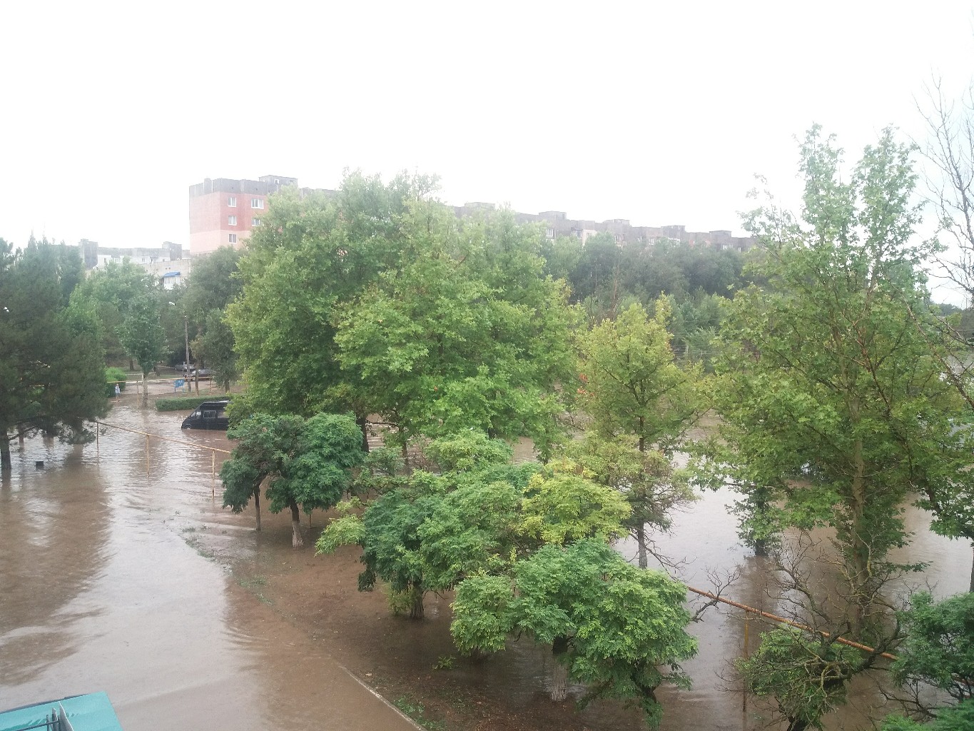 Армянск утонул в воде (фото) Армянск утонул в воде (фото)
