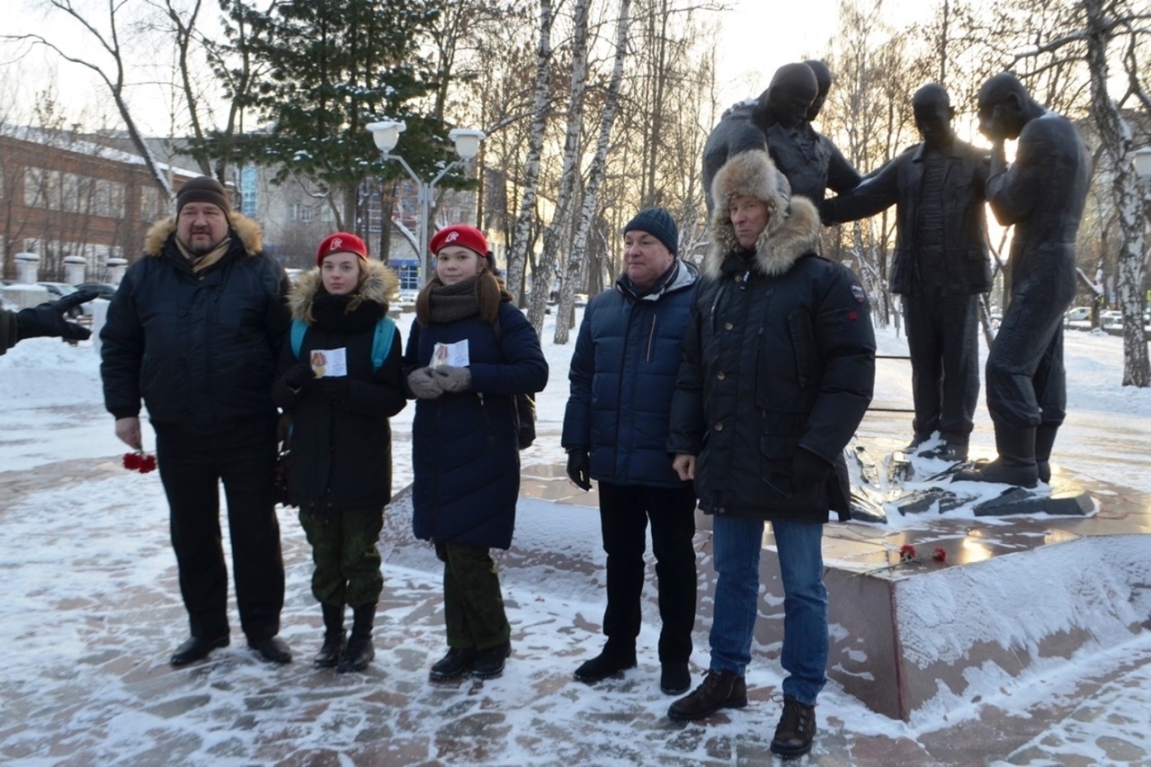 Вручение медалей "Юный патриот России" Анастасии Пономаревой и Анастасии Шестаковой. 25.12.2018 г.