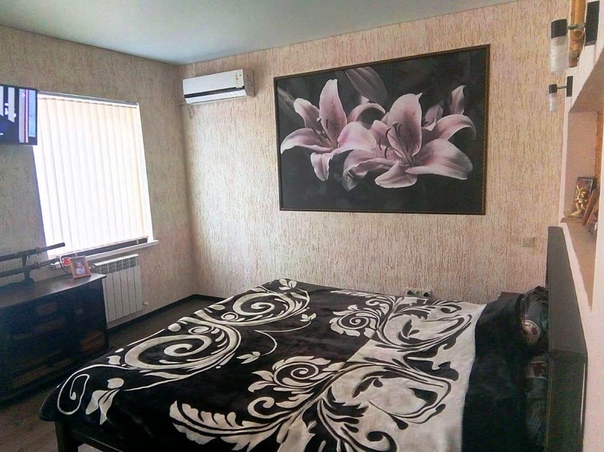 Продается дом на юге, от собственника, в 10 км от моря <br>Анапский район, п. Гай-Кодзор, 200 м2, участок 15 соток, фасад 18м Двухэтажный кирпичный дом, со всеми коммуникациями (эл. 15 квт , газ, центральный водопровод , септик, отопление - газ). Новый, хороший ремонт, теплые полы. Теплый гараж и подвал. На территории гостевой домик, хоз постройки. Красивый вид на горы, Анапу, видно море. Участок 15 соток, много плодовых деревьев (абрикос, черешня, вишня, яблоки, айва, груши, сливы, алыча, грецкий орех, фундук, инжир, виноград). Оформлено разрешение на строительство еще одного жилого дома на участке. Поселок с развитой инфраструктурой, в шаговой доступности школа, дет.сад, поликлиника, сбербанк, почта, магазины, аптека, остановка общественного транспорта. Отличное место как для отдыха, так и для постоянного места жительства. До моря 10 км. До Анапы 10 км. Цена 6 890 000 руб. Торг. Подробности по телефону 8-918-665-84-40 (Viber, WhatsApp). Репост приветствуется) <br>#доманапа #недвижимостьанапа #домначерномморе #дом #продамдом #куплюдом #продажадом #недвижимость #домнаморе #продамдомнаморе #анапанедвижимость #домначерномморе #Анапа #домуморя #недвижимостьнаюге #недвижимостьнаморе #продамнедвижимость #краснодарскийкрай #домвкраснодарскомкрае - фото Фото: Продается дом на юге, от собственника, в 10 км от моря <br>Анапский район, п. Гай-Кодзор, 200 м2, участок 15 соток, фасад 18м Двухэтажный кирпичный дом, со всеми коммуникациями (эл. 15 квт , газ, центральный водопровод , септик, отопление - газ). Новый, хороший ремонт, теплые полы. Теплый гараж и подвал. На территории гостевой домик, хоз постройки. Красивый вид на горы, Анапу, видно море. Участок 15 соток, много плодовых деревьев (абрикос, черешня, вишня, яблоки, айва, груши, сливы, алыча, грецкий орех, фундук, инжир, виноград). Оформлено разрешение на строительство еще одного жилого дома на участке. Поселок с развитой инфраструктурой, в шаговой доступности школа, дет.сад, поликлиника, сбербанк, почта, магазины, аптека, остановка общественного транспорта. Отличное место как для отдыха, так и для постоянного места жительства. До моря 10 км. До Анапы 10 км. Цена 6 890 000 руб. Торг. Подробности по телефону 8-918-665-84-40 (Viber, WhatsApp). Репост приветствуется) <br>#доманапа #недвижимостьанапа #домначерномморе #дом #продамдом #куплюдом #продажадом #недвижимость #домнаморе #продамдомнаморе #анапанедвижимость #домначерномморе #Анапа #домуморя #недвижимостьнаюге #недвижимостьнаморе #продамнедвижимость #краснодарскийкрай #домвкраснодарскомкрае
