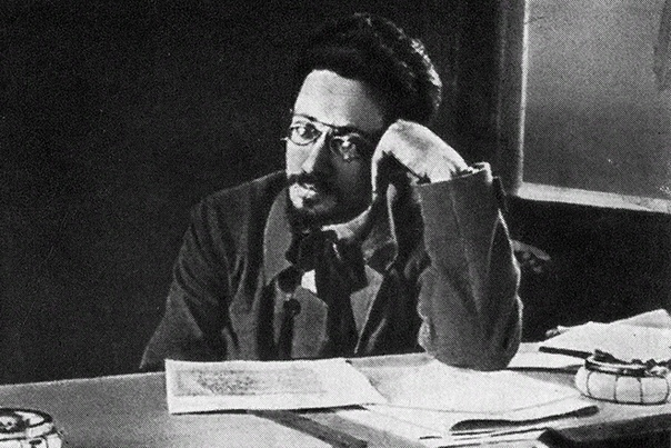 Яков Свердлов Яков Михайлович Свердлов родился 22 мая 1885 года (по некоторым данным - 23 мая). Будущий политический и государственный деятель рос в Нижнем Новгороде. Карьера большевика и