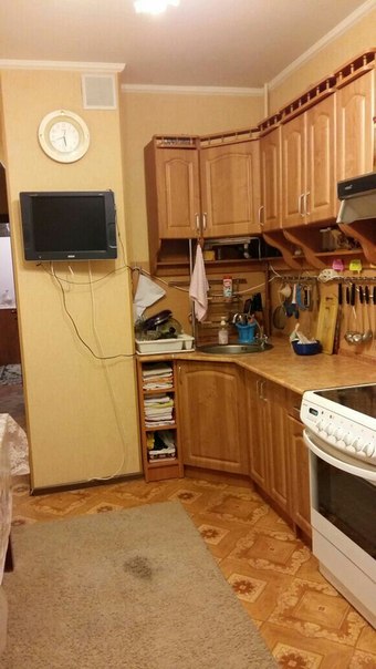 День добрый. Собственница сдает 2х комнатную квартиру 53,1 кв.м на длительный срок. Район Южное Бутово, м. Улица Горчакова, до метро 7 -10 мин, ул. Адмирала Лазарева 42к1. 7этаж, два лифта. Все необходимое для жизни есть. Ванна с туалетом в кафеле, ремонт в комнатах косметический. Кухня 11м с застеленным балконом. Комнаты 10 и 18 м , одна из комнат с застекленной лоджией.<br>В квартире есть холодильник, электрическая плита, микроволновка, стиральная машина, телевизоры, спальные места : двухспальный диван и два кресла.<br>По оплате 40000 +КУ(вода+свет по счетчикам) страховой взнос 10 000 можно разбить, при выезде возвращается, без комиссии. <br>Ищу славян: граждан РФ,ТОЛЬКО СЕМЬЮ!!!!! Можно с животными, платежеспособных, аккуратных. Обязательно заключаю договор. Все документы о собственности предоставляю.<br>Писать в личку. - фото Фото: День добрый. Собственница сдает 2х комнатную квартиру 53,1 кв.м на длительный срок. Район Южное Бутово, м. Улица Горчакова, до метро 7 -10 мин, ул. Адмирала Лазарева 42к1. 7этаж, два лифта. Все необходимое для жизни есть. Ванна с туалетом в кафеле, ремонт в комнатах косметический. Кухня 11м с застеленным балконом. Комнаты 10 и 18 м , одна из комнат с застекленной лоджией.<br>В квартире есть холодильник, электрическая плита, микроволновка, стиральная машина, телевизоры, спальные места : двухспальный диван и два кресла.<br>По оплате 40000 +КУ(вода+свет по счетчикам) страховой взнос 10 000 можно разбить, при выезде возвращается, без комиссии. <br>Ищу славян: граждан РФ,ТОЛЬКО СЕМЬЮ!!!!! Можно с животными, платежеспособных, аккуратных. Обязательно заключаю договор. Все документы о собственности предоставляю.<br>Писать в личку.