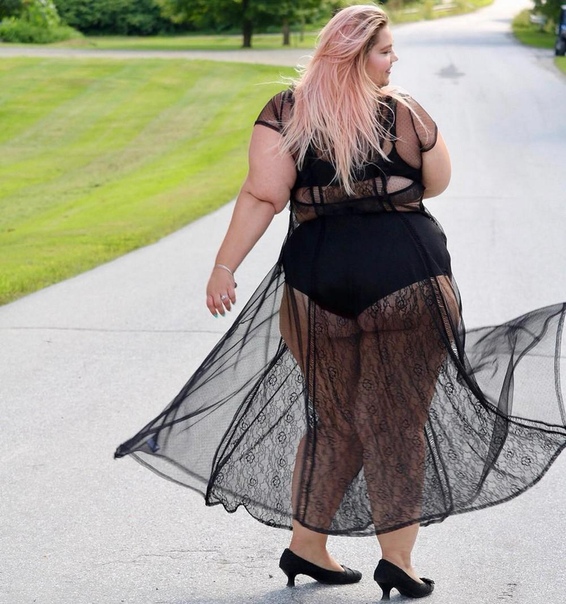 Plus-size модель утверждает, что многие мужчины ее хотят Вот эта двадцатидевятилетняя Лия из Нью-Йорка с детства была пышкой, что мешало ей строить отношения с парнями. Поэтому она посвятила