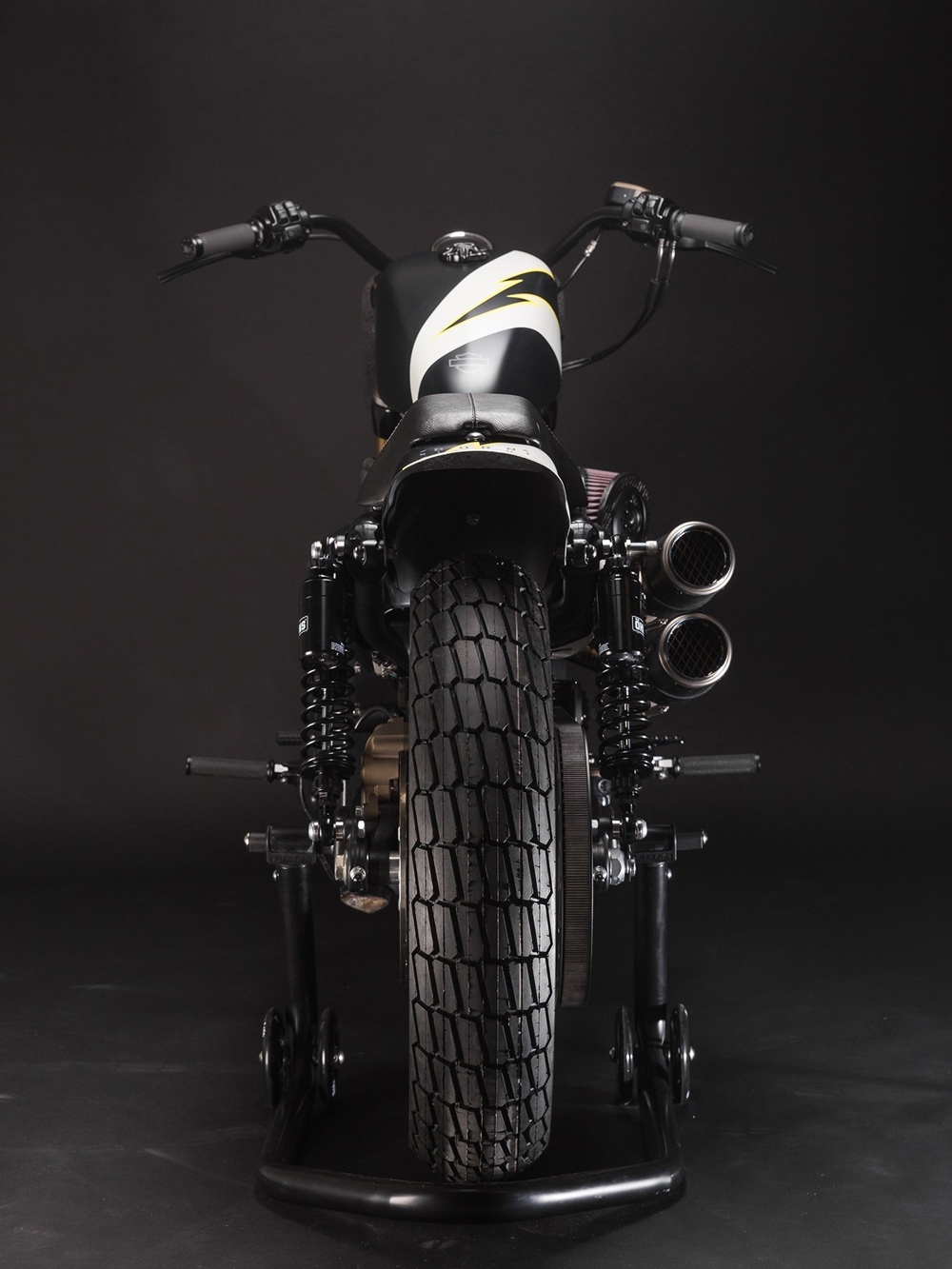 Injustice Customs: Стрит-трекер Harley-Davidson Sportster