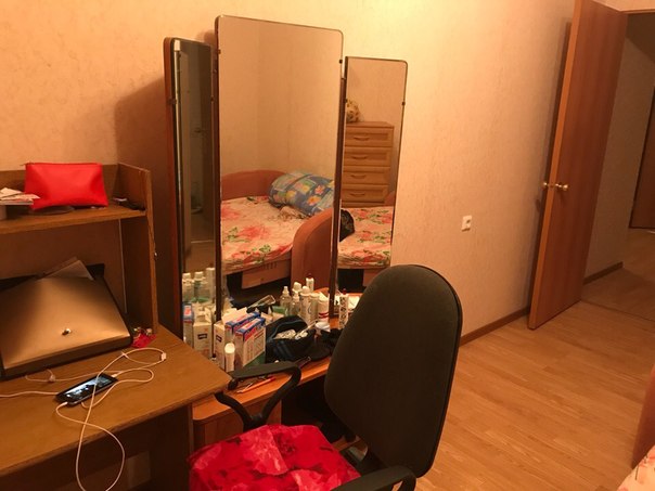 Фото: Ищу соседку в комнату в 2х-комнатную квартиру. Комнаты изолированные. Ищу для девушки, я съезжаю.<br>Заезд возможен в первую неделю июня, до 7 июня.<br><br>М. Селигерская ( пешая доступность 5 мин.), 12й этаж, новый дом.<br>Wi-fi<br>Телевизор<br>Стиральная машина<br>Микроволновая печь<br>Раздельный с/у<br>Большая кухня<br>Парковая зона за окном<br>Квартира светлая, уютная, современная.<br>Цена 18500 руб/мес(счетчики уже включены)<br>Депозит за последний месяц 100%