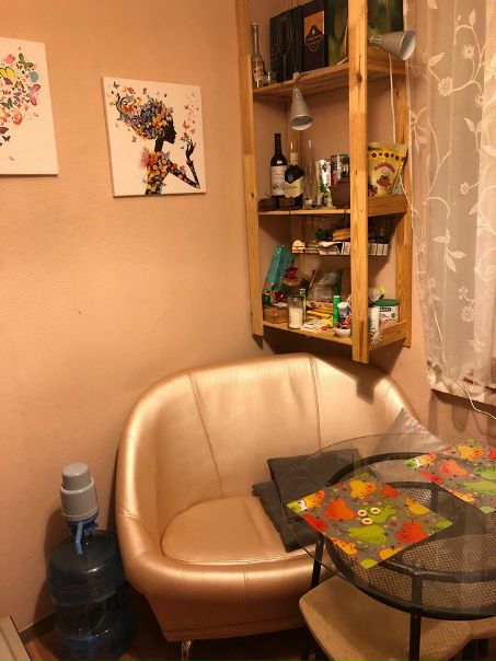Ребята, сдаю двухкомн квартиру, метро Пионерская, Филевский парк, Славянский бульвар, Кунцевская. Улица Малая Филевская 12/2, 5 этаж, комнаты раздельные, окна на две стороны, очень солнечная и тёплая. Есть всё необходимое во всех комнатах - шкафы,диваны, столы, стулья, холодильник, микроволновка, стиральная машина, чайник, телевизор, WiFi. Дом очень тихий, соседи прекрасные. Недавно проведен капремонт дома и подъезда. В двух минутах Филевский парк, Москва река, Суворовский парк. Магазины, остановки.<br>Сдам только на длительный срок, желательно семье, дети и животные обсуждаются. <br>Оплата 42 тыс в месяц (к/у включены) оплата сразу за 1и последний месяц +залог 20 тыс руб. Звоните, пишите Таня 8 915 006 04 04 <br>P.S. При переезде забрала зеркало с лампами, диван из кухни, вешалку у дивана. Ну и личные вещи, естественно)))<br> - фото Фото: Ребята, сдаю двухкомн квартиру, метро Пионерская, Филевский парк, Славянский бульвар, Кунцевская. Улица Малая Филевская 12/2, 5 этаж, комнаты раздельные, окна на две стороны, очень солнечная и тёплая. Есть всё необходимое во всех комнатах - шкафы,диваны, столы, стулья, холодильник, микроволновка, стиральная машина, чайник, телевизор, WiFi. Дом очень тихий, соседи прекрасные. Недавно проведен капремонт дома и подъезда. В двух минутах Филевский парк, Москва река, Суворовский парк. Магазины, остановки.<br>Сдам только на длительный срок, желательно семье, дети и животные обсуждаются. <br>Оплата 42 тыс в месяц (к/у включены) оплата сразу за 1и последний месяц +залог 20 тыс руб. Звоните, пишите Таня 8 915 006 04 04 <br>P.S. При переезде забрала зеркало с лампами, диван из кухни, вешалку у дивана. Ну и личные вещи, естественно)))<br>