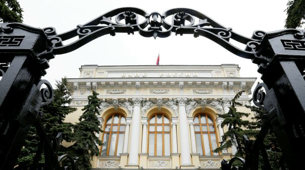 Банк России не стал повышать ключевую ставку по ипотеке <br> <br> Банк России принял решение оставить ключевую ставку по ипотеке на прежнем уровне – 7,50%. Аналитики ожидали такого решения, полагая, что ЦБ прибережет повышение ставки под санкционные риски. <br> Следующее заседание Совета директоров ЦБ, посвященное рассмотрению вопроса о значении ключевой ставки, запланировано на 14 декабря 2018 года. - фото Фото: Банк России не стал повышать ключевую ставку по ипотеке <br> <br> Банк России принял решение оставить ключевую ставку по ипотеке на прежнем уровне – 7,50%. Аналитики ожидали такого решения, полагая, что ЦБ прибережет повышение ставки под санкционные риски. <br> Следующее заседание Совета директоров ЦБ, посвященное рассмотрению вопроса о значении ключевой ставки, запланировано на 14 декабря 2018 года.