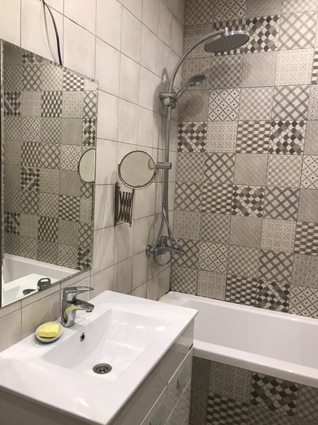 Фото: м. Новые Черёмушки — 600 м <br>улица Новочерёмушкинская, 60 к1 <br>Сдается на длительный срок светлая уютная студия-гостинка с <br>большой кроватью и всей необходимой техникой. Это реальная цена за Студию в 25 кв. м, что является средней ценой за квадратный метр при <br>длительном сроке проживания. Ремонт сделан в 2017 году, <br>куплена новая мебель из Икеи, ЖК телевизор, свой санузел, <br>выложен плиточкой красивой, стиральная машинка автомат, <br>диван, полутороспальная кровать, новый двухкамерный холодильник <br>(на фото нет), все чисто и аккуратно, гостинка в отличном <br>состоянии. Для одного-двух человек. Один взрослый <br>Можно с животными. <br>#арендаквартирвмоскве#снимуквартиру#сдамквартиру#снимуквартирумосква#сдамквартирумосква#арендаквартир#москвааренда#снятьквартирувмоскве#квартиравмоскве#недвижимостьвмоскве#следуй#следуйзамной#подпишись#девушка#девушки#лайки#лайкивзаимно#селфи#привет#инстаграм#супер#инстаграманит#ремонтквартир#инстамода#мода#универ#университет#москва <br>Цена 25. 000 тр все вкл. <br>Телефон 8-926-779-20-83