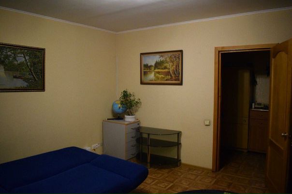 Сдается не проходная комната в 2хкмн квартире. Рассматриваем, девушку или женщину, чистоплотную, некурящую. В квартире живет мужчина в возрасте, чистоплотный, спокойный, не курит, не пьет занимается спортом, дома бывает не часто либо в своей комнате смотрит телевизор. <br>Есть стиральная машинка, плита, утюг, гладильная доска, большой шкаф, интернет, телевизор если нужен. От метро Жулебино 700м. Адрес: ул. Маршала Полубоярова 24 корп.1<br>Заезд с 25го апреля <br>Цена 15тыс все включено. Оплата 1ый месяц и залог(можно разбить на 2 мес) все вопросы в лс - фото Фото: Сдается не проходная комната в 2хкмн квартире. Рассматриваем, девушку или женщину, чистоплотную, некурящую. В квартире живет мужчина в возрасте, чистоплотный, спокойный, не курит, не пьет занимается спортом, дома бывает не часто либо в своей комнате смотрит телевизор. <br>Есть стиральная машинка, плита, утюг, гладильная доска, большой шкаф, интернет, телевизор если нужен. От метро Жулебино 700м. Адрес: ул. Маршала Полубоярова 24 корп.1<br>Заезд с 25го апреля <br>Цена 15тыс все включено. Оплата 1ый месяц и залог(можно разбить на 2 мес) все вопросы в лс