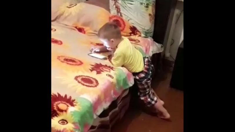 сынок разговаривает с алисай