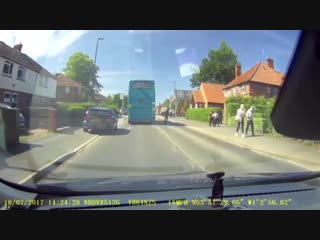 Слепошарый велосипедист пошел на таран