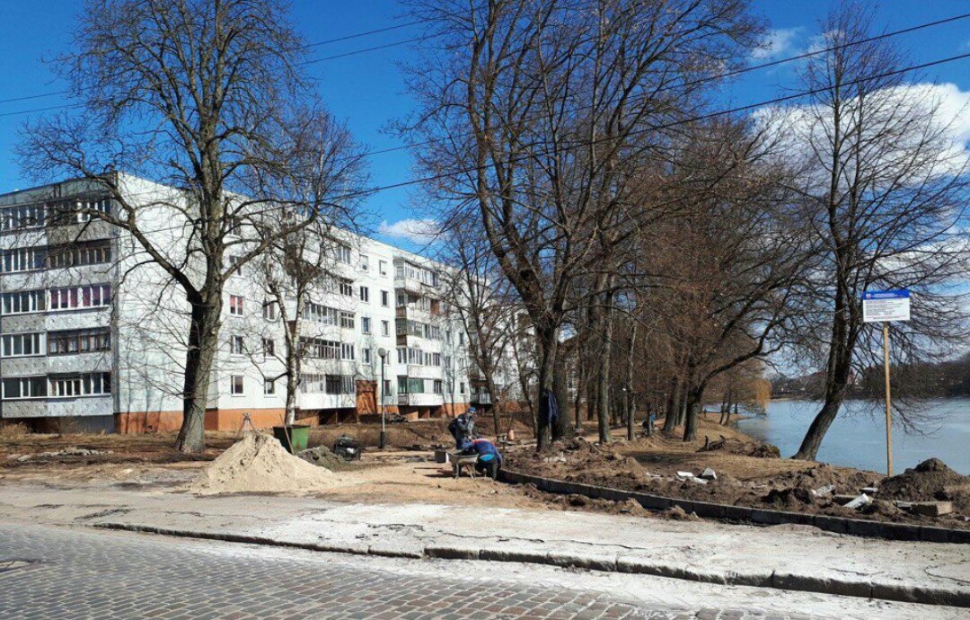 В Советске возобновили работы по благоустройству городского озера за 8 млн. руб В Советске возобновили работы по благоустройству городского озера за 8 млн. руб