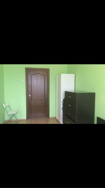 СРОЧНО, ЗАСЕЛЕНИЕ 3,4 марта Сдаётся комната в 3-к квартире, в комнате двуспальная кровать и 2 шкафа. 10 минут от метро Медведково. Соседи все работающие и спокойные. Желательно 1-2 человек(пол значения не имеет) <br>Оплата 22000+ку(делится на всех, около 600 рублей)+залог 11000(возвращается при выезде)<br>Фото в лс - фото Фото: СРОЧНО, ЗАСЕЛЕНИЕ 3,4 марта Сдаётся комната в 3-к квартире, в комнате двуспальная кровать и 2 шкафа. 10 минут от метро Медведково. Соседи все работающие и спокойные. Желательно 1-2 человек(пол значения не имеет) <br>Оплата 22000+ку(делится на всех, около 600 рублей)+залог 11000(возвращается при выезде)<br>Фото в лс