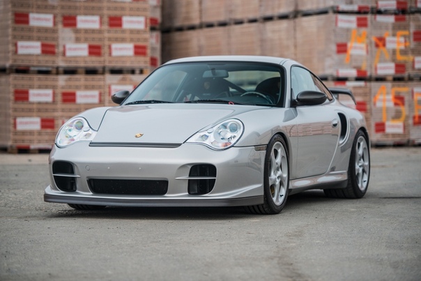 Обзор:Porsche 911 GT2 Clubsport (996) `2004 Двигатель: 3.6 B6 Twin-TurbochargerМощность: 483 л.с. при 5 700 об/минКрутящий момент: 640 Нм при 3 500 об/минТрансмиссия: Механика 6 ступ. Макс.