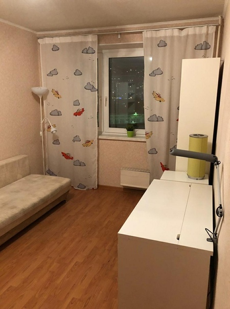 Уютная комната на Юго-Западной<br><br>Сдается изолированная комната в трехкомнатной квартире с евроремонтом для 1-2 девушек. М. Юго-Западная, м. Озерная - 15 минут пешком. В комнате диван, стол, шкаф, кресло-мешок, если еще что-то нужно - обсудим. В квартире есть все необходимое, в том числе стеклопакеты, кондиционеры, посудомоечная машина, система очистки воды и прочее. Соседи - 2 интеллигентные девушки, аккуратные и доброжелательные. Проживание без хозяев. 22.000р/мес + залог для 1 девушки, 24.000р/мес + залог для 2 девушек. Комната свободна, звоните +79623694054<br><br> - фото Фото: Уютная комната на Юго-Западной<br><br>Сдается изолированная комната в трехкомнатной квартире с евроремонтом для 1-2 девушек. М. Юго-Западная, м. Озерная - 15 минут пешком. В комнате диван, стол, шкаф, кресло-мешок, если еще что-то нужно - обсудим. В квартире есть все необходимое, в том числе стеклопакеты, кондиционеры, посудомоечная машина, система очистки воды и прочее. Соседи - 2 интеллигентные девушки, аккуратные и доброжелательные. Проживание без хозяев. 22.000р/мес + залог для 1 девушки, 24.000р/мес + залог для 2 девушек. Комната свободна, звоните +79623694054<br><br>