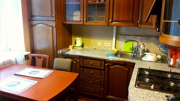 Сдам комнату 19м2 в центре Москвы<br>цена 21 800 м Площадь Ильича / Римская 8 мин пешком<br>Максим Тел +7 (985) 5564828<br><br>Это современная молодежная 3х комнатная коммунальная квартира с отличным ремонтом<br><br>Во второй комнате проживают спокойные девушки<br>В третьей комнате проживает парень. Чем занимаются соседи – флорист, экономист, гостиничный бизнес<br>Основные правила в квартире – тишина и порядок, все уважают покой друг друга и чистоту. В квартире дружеская и спокойная атмосфера<br><br>В комнате теплые батареи, хороший ремонт и высокие потолки. Кухня с большим холодильником и всей необходимой посудой, свч, чайник и быстрый вай фай во всей квартире, большое количество полок и шкафов для одежды, стиральная машина<br><br>Плюсы – вы экономите на жилье, вам не нужно платить комиссию агенту и 100% залог, все соседи постоянно работают и ощущение, что вы живёте одна в квартире, общение с новыми интересными людьми<br><br>Цена комнаты 21 800р за первый месяц (первый месяц скидка 1000р) со второго и последующие месяцы 22800р<br>без комиссии<br>Максим 8 985 5564828<br><br>#снимукомнату #сдамкомнату#арендакомнаты - фото Фото: Сдам комнату 19м2 в центре Москвы<br>цена 21 800 м Площадь Ильича / Римская 8 мин пешком<br>Максим Тел +7 (985) 5564828<br><br>Это современная молодежная 3х комнатная коммунальная квартира с отличным ремонтом<br><br>Во второй комнате проживают спокойные девушки<br>В третьей комнате проживает парень. Чем занимаются соседи – флорист, экономист, гостиничный бизнес<br>Основные правила в квартире – тишина и порядок, все уважают покой друг друга и чистоту. В квартире дружеская и спокойная атмосфера<br><br>В комнате теплые батареи, хороший ремонт и высокие потолки. Кухня с большим холодильником и всей необходимой посудой, свч, чайник и быстрый вай фай во всей квартире, большое количество полок и шкафов для одежды, стиральная машина<br><br>Плюсы – вы экономите на жилье, вам не нужно платить комиссию агенту и 100% залог, все соседи постоянно работают и ощущение, что вы живёте одна в квартире, общение с новыми интересными людьми<br><br>Цена комнаты 21 800р за первый месяц (первый месяц скидка 1000р) со второго и последующие месяцы 22800р<br>без комиссии<br>Максим 8 985 5564828<br><br>#снимукомнату #сдамкомнату#арендакомнаты