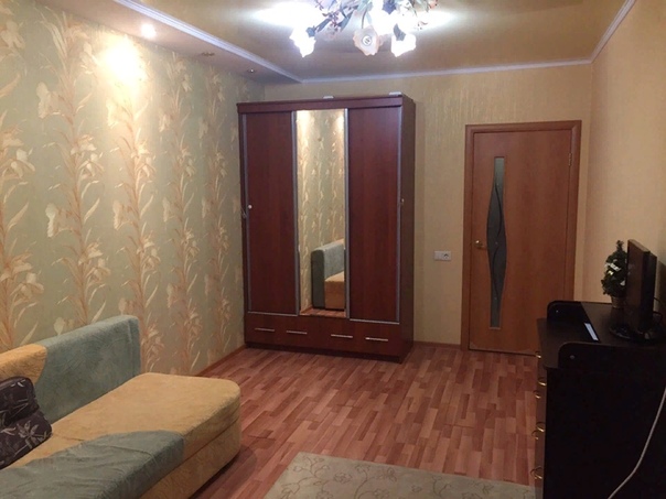 Фото:  Проспект Вернадского-160 м <br>Удальцова, 57 <br>На длительный срок, сдается однокомнатная квартира, 45 кв. м, <br>Все в шаговой доступности: аптеки, магазины, рядом имеются школы, дет. сад. есть паркинг. совместный санузел, хороший ремонт, чистая квартира, стоят счетчики на горячую и холодную воду. <br>В квартире имеется вся необходимая мебель, телевизор, стиральная машинка, wi-fi, холодильник кондиционер . <br>До остановки идти 5-7 минут. <br>Хорошая транспортная развязка. <br>Имеется застекленный балкон. <br>Обращаться 89653095408 <br>Цена аренды 27000