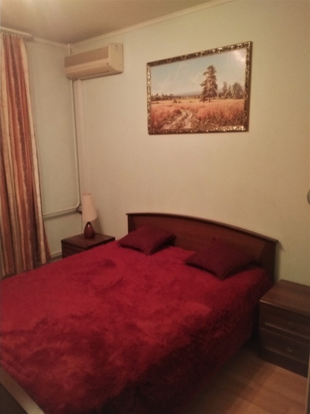 Фото: Срочно сдаём комнату в 3 к.кв строго 1 человеку! м. Бабушкинская , 5 минут пешком до метро. Просьба агентам не писать!<br>Цена вопроса 19000 руб + ежемесячно мы оплачиваем КУ по счетчикам. Плюс депозит за последний месяц .<br>Комната изолирована. В самой квартире хороший ремонт, стир. машинка, WIFI, холодильник. См. фото ниже. Проживание без собственника.<br>Очень хочется найти адекватного, позитивного, чистоплотного человека, который сможет соблюдать чистоту на общей территории и уважать личное пространство соседей. Писать в личку.<br><br> Мякотин