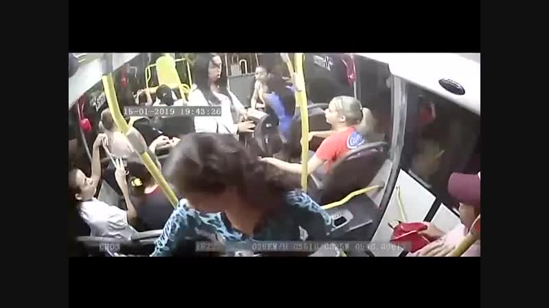 Piranhas roubando no ônibus