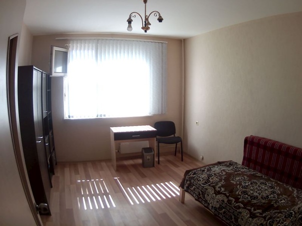 Фото: КОМНАТА в 2-х к.кв. для одного постояльца м. Братиславская/Люблино (7-10 мин.) Верхние поля, 28 5/22 эт. лифт, балкон, окна юг, во двор.<br>15,000 / мес. (ком. входит) на длительный срок<br>собственники: семейная пара 51/59 оба курим. кошка 1,5 (леди!)<br>с/уз. разд., стир.машина, холодильник, утюг.<br>свободна<br>(916) 260-2134 Любовь Викторовна