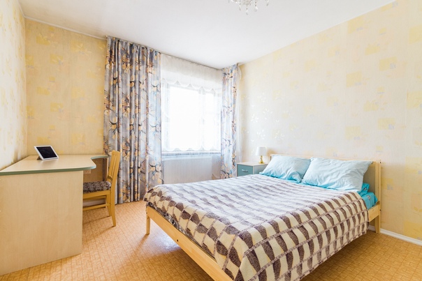От СОБСТВЕННИКА!<br> <br><br>Петербург, СПб, Питер<br><br>Современная 2к.кв. (52 метра) в Кировском районе на 10 этаже дома 1994г. по ул. Лени Голикова 35.<br>От м. пр. Ветеранов 10 мин. пешком. В квартире сделана перепланировка – есть холл (третья комната).<br>В квартире имеется вся необходимая техника (стиральная машина, холодильник, микроволновка и телевизор) и мебель, диваны и кресла раскладные. Есть матрасы и подушки, также вся необходимая посуда.<br>Высокоскоростной интернет, кабельное телевидение. Раздельный санузел.<br>Залог - оплата за 1 месяц (27 000)<br><br>Цена: 27 000 + К/У.<br><br>Для связи писать в личку или звонить по телефону (8-904-511-07-51) - фото Фото: От СОБСТВЕННИКА!<br> <br><br>Петербург, СПб, Питер<br><br>Современная 2к.кв. (52 метра) в Кировском районе на 10 этаже дома 1994г. по ул. Лени Голикова 35.<br>От м. пр. Ветеранов 10 мин. пешком. В квартире сделана перепланировка – есть холл (третья комната).<br>В квартире имеется вся необходимая техника (стиральная машина, холодильник, микроволновка и телевизор) и мебель, диваны и кресла раскладные. Есть матрасы и подушки, также вся необходимая посуда.<br>Высокоскоростной интернет, кабельное телевидение. Раздельный санузел.<br>Залог - оплата за 1 месяц (27 000)<br><br>Цена: 27 000 + К/У.<br><br>Для связи писать в личку или звонить по телефону (8-904-511-07-51)
