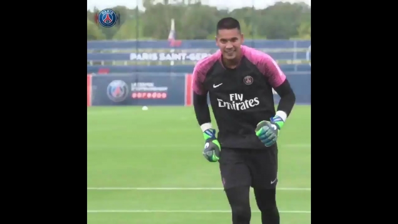 Alphonse Areola trains