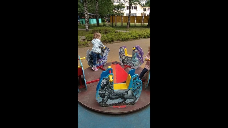 Настя на карусели