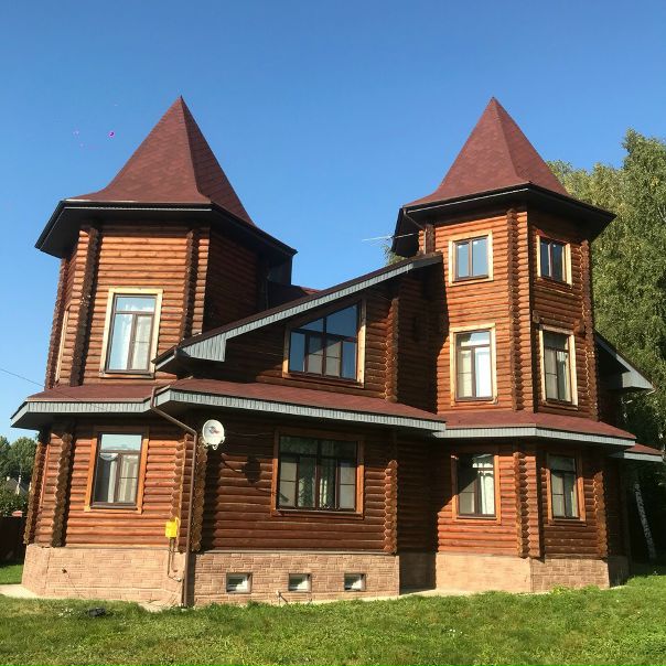 Продам уютный Деревянный дом.Домодедовский округ,ДНП «Новое Чулпаново», Уникальная жилая деревня в окружении леса.Готовый для круглогодичного проживания. Дом построен в 2010 году в эксплуатации с 2012 года из оцилиндрованного бревна 24х24.Этажа 2 общей площадью 580 кв.м. жилая 480кв.м с собственным участком 26 соток.В отделке дома использованы природные материалы дерево, камень.<br>Планировка:<br>1.этаж: прихожая,2 с/у, кухня-столовая 2 спальни .<br> <br>2.этаж: 4 спальни, холл, 2 с/у<br> <br>Цокольный этаж:, технические помещения,котельная, 2 кладовые.<br>Спутниковое ТВ,WiFi, газовое отопление,вода,свет,канализация центральное.<br>Гараж с жилой площадью 125 кв.м на 2 авто,русская Баня 30 кв.м,беседка 20 кв.м <br>На участке разбит сад в природном стиле, зоны для мангала, качели, лесные деревья,плодовые кусты,мини огород.<br>Поселок охраняемый, на вьезде КПП,Видеонаблюдение по всему поселку,детская площадка.<br> Один собственник,цена 35.млн более подробно по тел. +7 (925) 801-91-37 Виктор - фото Фото: Продам уютный Деревянный дом.Домодедовский округ,ДНП «Новое Чулпаново», Уникальная жилая деревня в окружении леса.Готовый для круглогодичного проживания. Дом построен в 2010 году в эксплуатации с 2012 года из оцилиндрованного бревна 24х24.Этажа 2 общей площадью 580 кв.м. жилая 480кв.м с собственным участком 26 соток.В отделке дома использованы природные материалы дерево, камень.<br>Планировка:<br>1.этаж: прихожая,2 с/у, кухня-столовая 2 спальни .<br> <br>2.этаж: 4 спальни, холл, 2 с/у<br> <br>Цокольный этаж:, технические помещения,котельная, 2 кладовые.<br>Спутниковое ТВ,WiFi, газовое отопление,вода,свет,канализация центральное.<br>Гараж с жилой площадью 125 кв.м на 2 авто,русская Баня 30 кв.м,беседка 20 кв.м <br>На участке разбит сад в природном стиле, зоны для мангала, качели, лесные деревья,плодовые кусты,мини огород.<br>Поселок охраняемый, на вьезде КПП,Видеонаблюдение по всему поселку,детская площадка.<br> Один собственник,цена 35.млн более подробно по тел. +7 (925) 801-91-37 Виктор